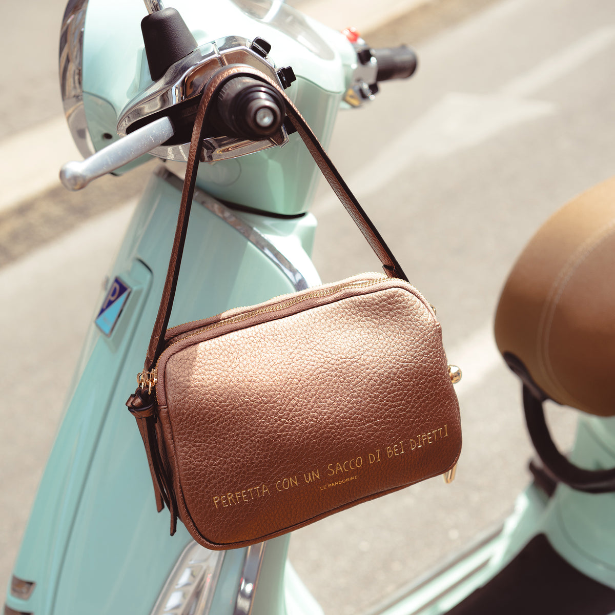 PF266B551.C51 - Tracolla con due zip Berlino colore rame - BROWN | Le Pandorine
