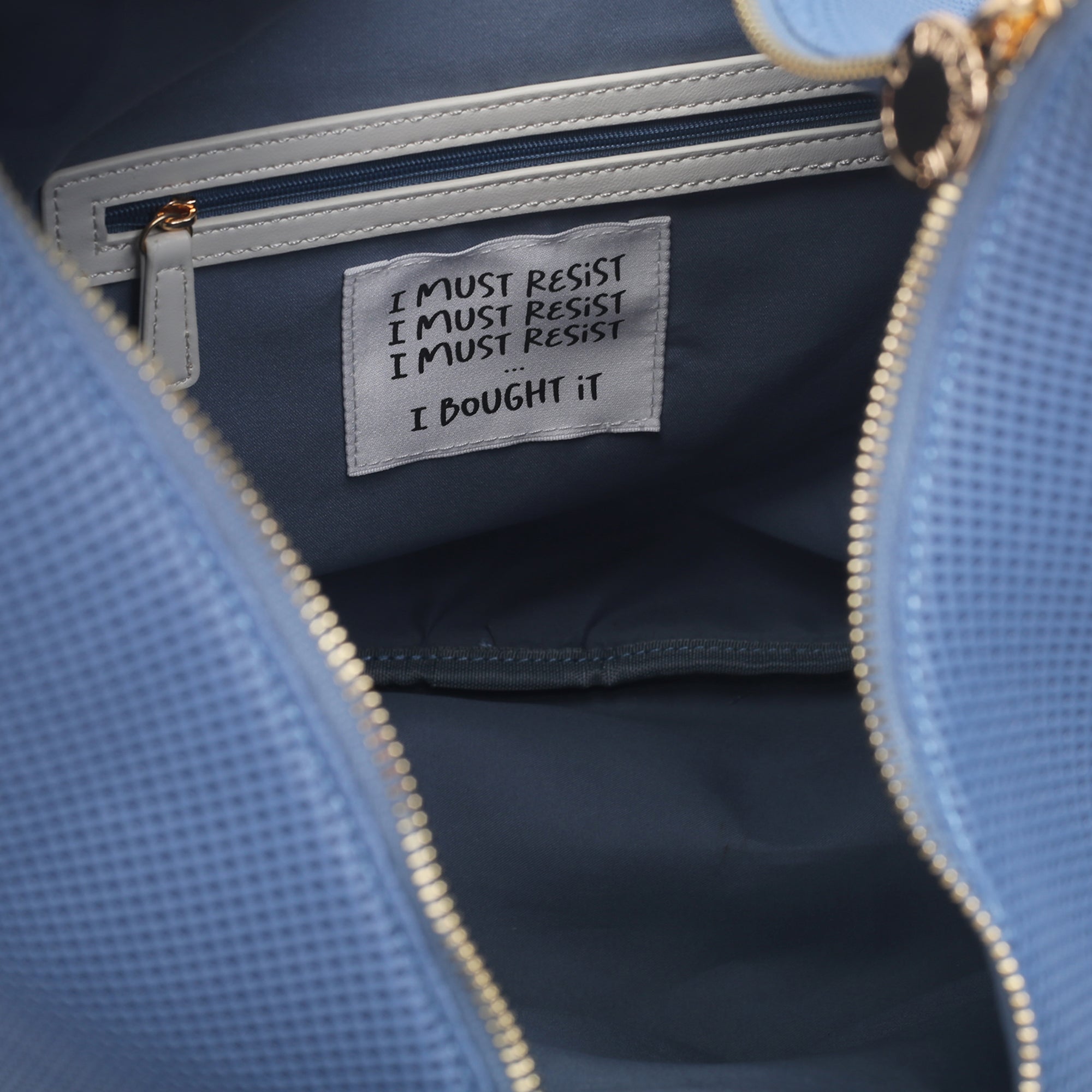 Susanna mesh bag in avio blue color - Shoulder Bags | Le Pandorine